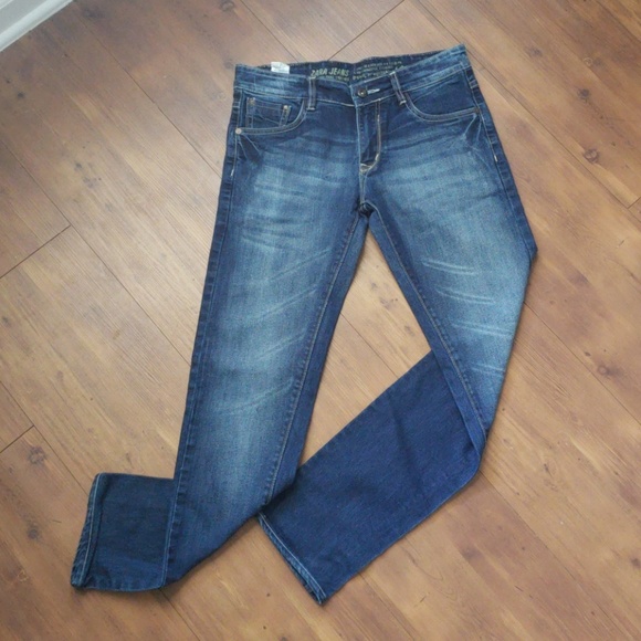 zara jeans back pocket design